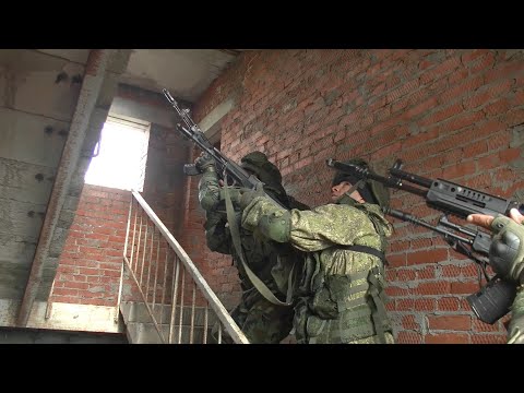 Прохождение огненно-штурмовой полосы участниками учения «Дружба-2021» на полигоне Молькино