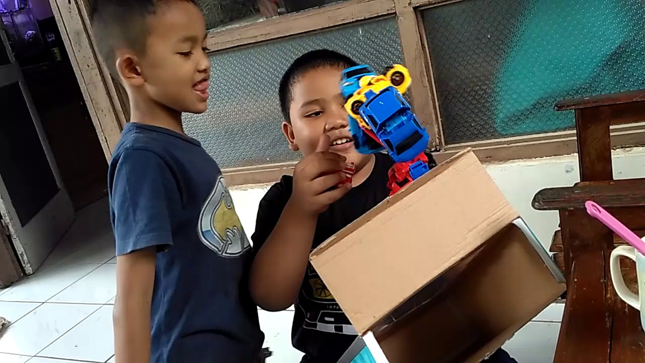 Mainan Anak ROBOCAR TOBOT MINI QUATRAN 4 In 1 Gabungan 4 Mobil jadi 1 Robot. 