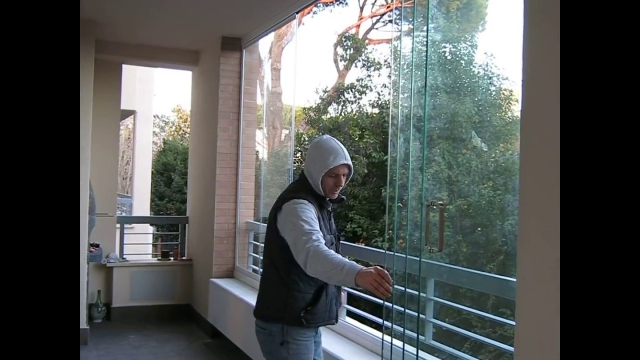 Dimostrazione pratica chiusura vetrata pieghevole glassroom youtube Vetrate pieghevoli tutto vetro prezzi
