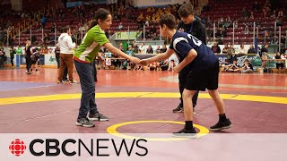 Wrestling tournament lets Thunder Bay students hit the mats