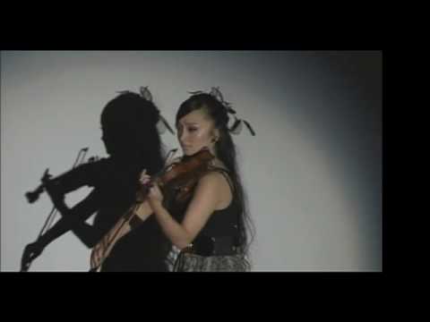 Violinist Diana Yukawa (ダイアナ 湯川) Performs at Shizumanu Taiyo Film Premiere