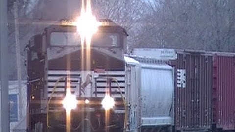 Come On Out Train 140 12-20-11.mpg