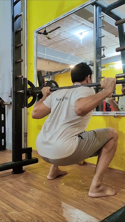 doing-squats-with-pain-under-right-scapula-gym-motivation