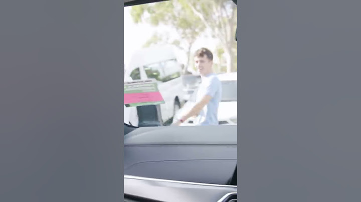 Daniel Ricciardo pranks Charles Leclerc! 😂