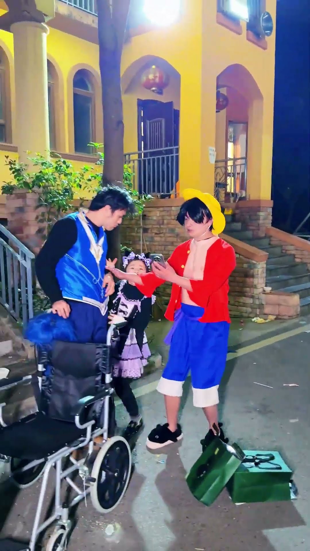 圣诞节小路飞走丢了？#路飞  #海贼王
