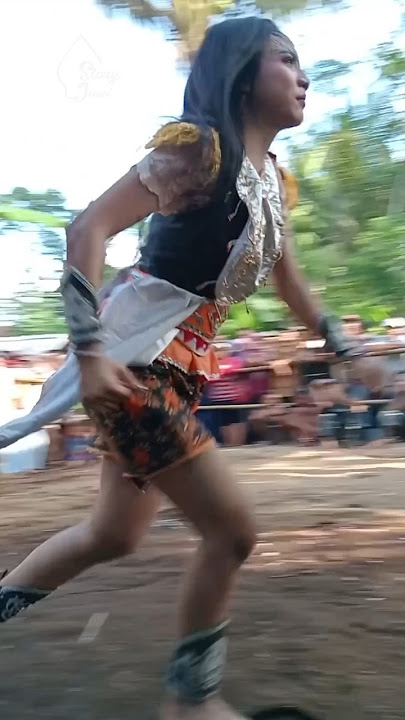 ran into mother's arms #kesurupan #ndadi #jaranan #jathilan #kudalumping