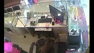 Monkey steals cash from a jewellery store in Andhra Pradesh- Part 1 by Nidhi C 487 views 7 years ago 32 seconds