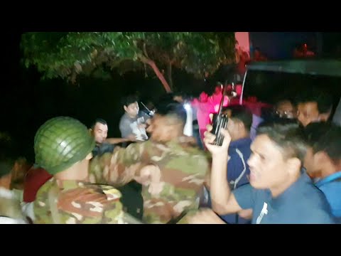 নওগাঁয় স. ন্ত্রা . সী - হা . মলা গু . লি ও ধা . রালো অ. স্ত্রের কো . পে ...