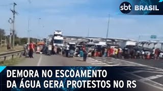 Porto Alegre tem protesto contra demora no escoamento da água | SBT Brasil (22/05/24)