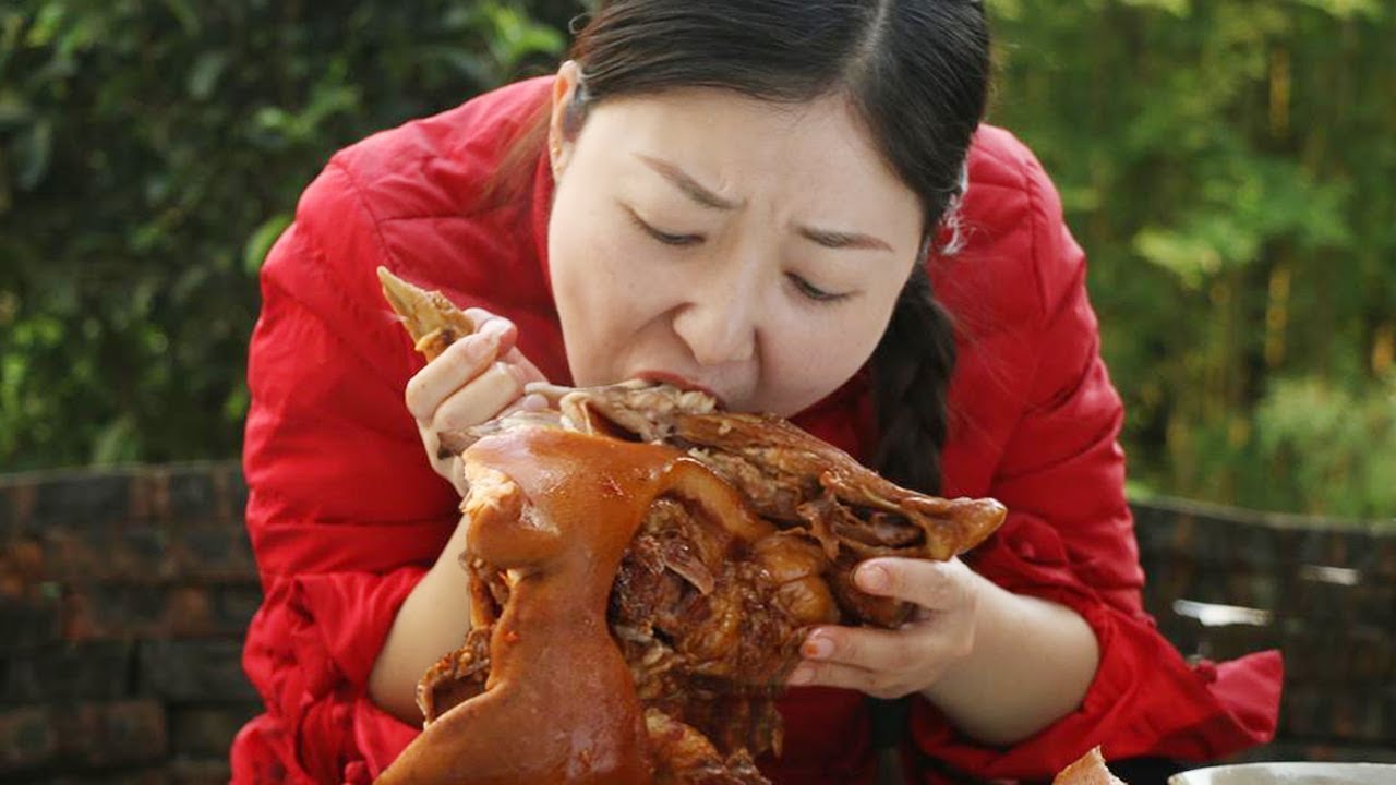 Xiaoyu сделал тушеная свиная голова, жирная, но не жирная, вкусная и вкусная