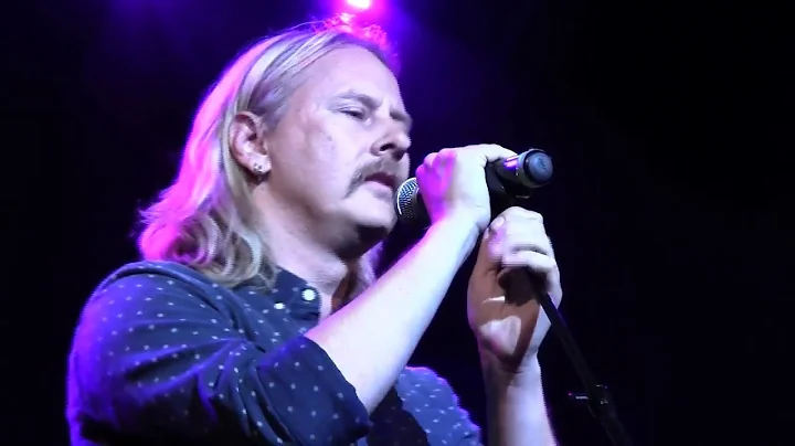 Jerry Cantrell & Somar Macek singing "Levon" (Elto...