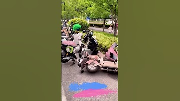 Robot chạy nhanh nhưng ngã vì cái xe