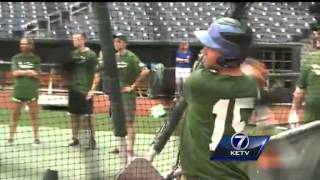 KETV's Kyle Gravlin wins Media Home Run Derby