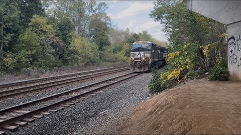 AC44C6M leading with SD70ACU trailing 2 of 2 elephant style on manifest going WB!