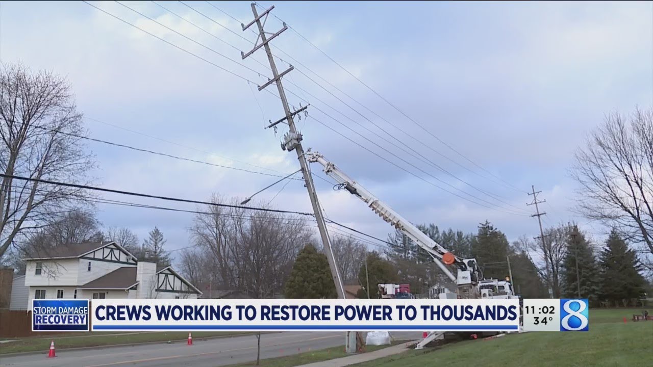 Crews working to restore power to thousands - YouTube