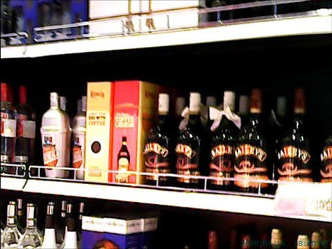 Турция Анталия Аэропорт . Duty Free ( дьюти фри ) в зоне прилёта . Turkey Antalya airport