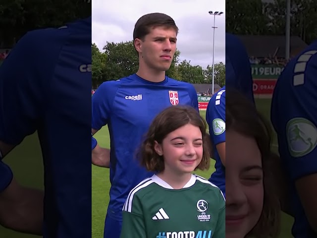 Orlići" pevaju himnu svi kao jedan, uz veliku podršku sa tribina