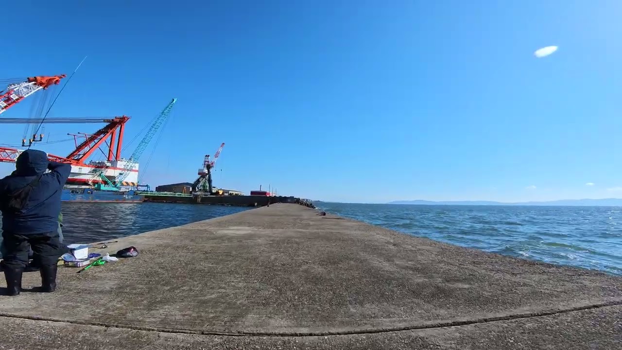 [ 4K ]2026年01月12日(月曜日)【播磨新島（本荘の人工島）】赤灯台の防波堤の海釣り風景。
