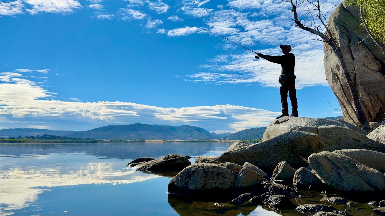 Really fun BASS FISHING at San Diego County's prettiest lake!