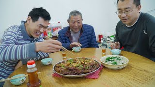 【食味阿远】三个猪蹄、一袋鸡爪，阿远做道“手拉手”吃，肉质Q弹，软糯入味 | Shi Wei A Yuan