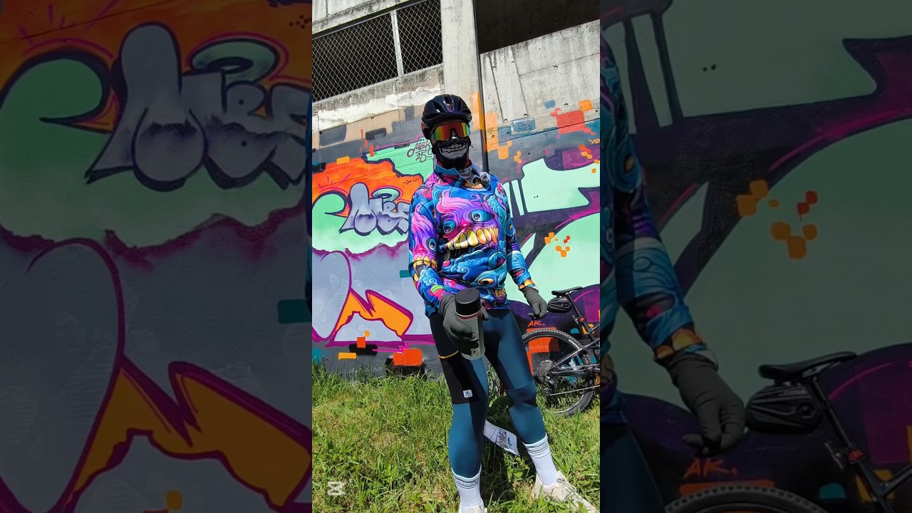 Как рисовать граффити по трафарету. Приехал на велосипеде сделать граффити. #ebike #мтб #граффити