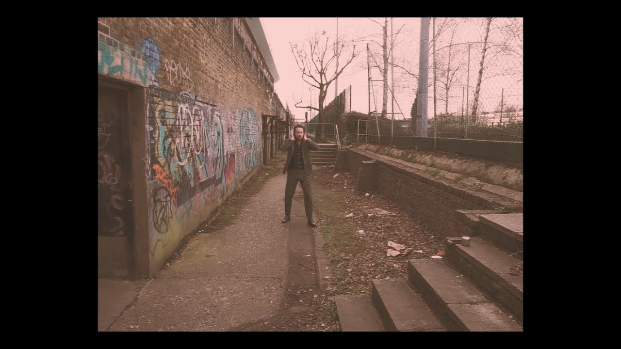 Bekijk de videoclip voor {trackName} van {artistName}