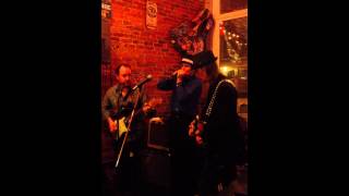 Vernon Jones Blues Combo, Plays Briquettes in Ashtabula Harbor  1-5-14. Guest Randy Coutts