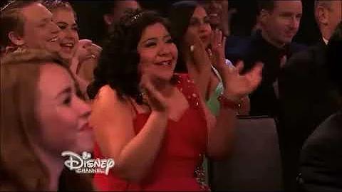 What episode does Austin and Ally kiss?