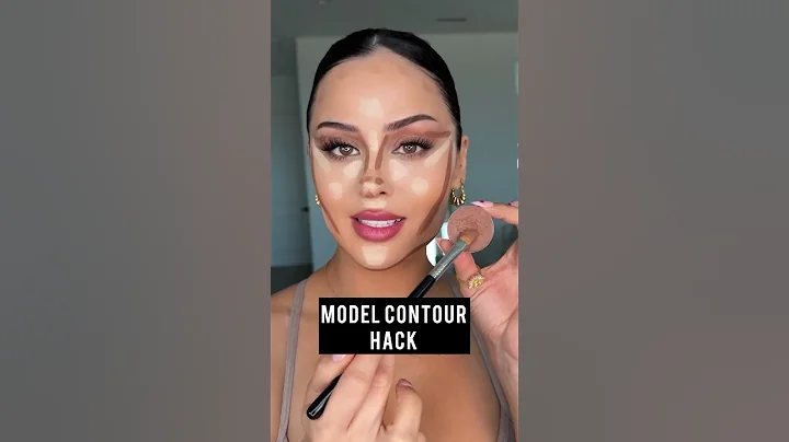 Model Contour Hack l Christen Dominique