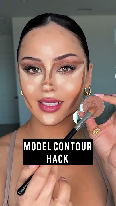 Model Contour Hack l Christen Dominique