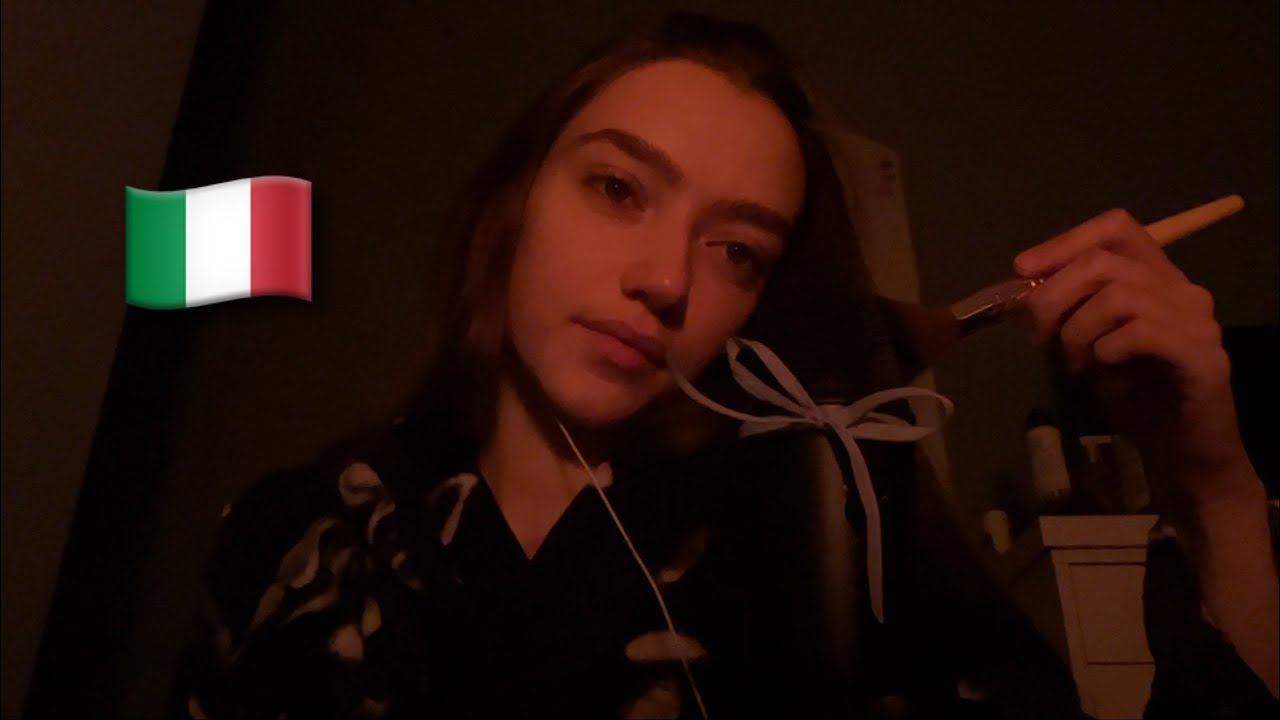 ASMR Whispering Relaxing Words in Italiano✨| Mic Brushing + Clicky Whispers