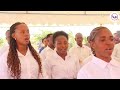 WANAKWAYA WA PAROKIA YA MPAMAA WAKIIMBA WIMBO WA UTUKUFU JUU MBINGUNI WANAKWAYA WA PAROKIA YA MPAMAA WAKIIMBA WIMBO WA UTUKUFU JUU MBINGUNI