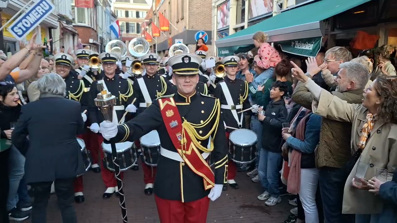 Brugmoment S&D Oranje IJsselmuiden en Straatparade Kampen 2025.
