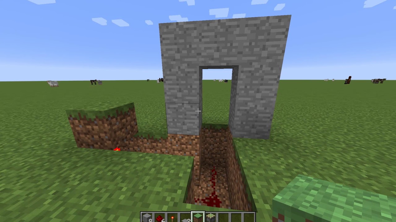 Minecraft 288x28 simple redstone door (Joke)