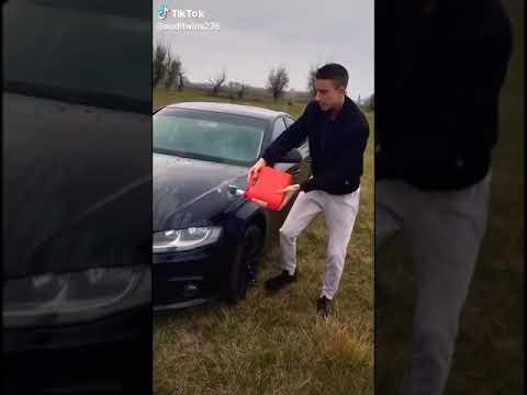 شاب يحرق سيارة أودي A4 A Young Man Burns An Audi A4