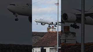 PARALLEL Flight Over The RESIDENTIAL AREA..!😳 Thai Airways 🇹🇭✈️ #thaiairways #aviation #shorts