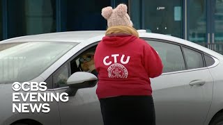 Chicago teachers union refuses mayor's orders to return to classrooms