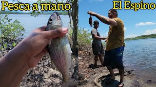 PESCANDO A MANO EN EL ESPINO EL SALVADOR