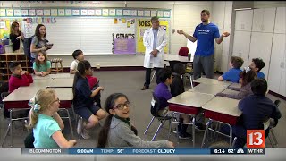 Andrew Luck surprises students Details
