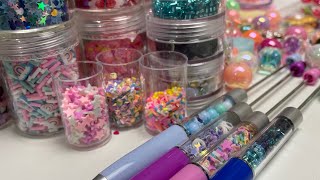 Sequin filled Beadable pen madness 💖 Pandahall : large alphabet beads
Thank you so much for your continued support and kindness 🤗🩷
This is a collaborationvideo with @Pandahall
Get 10% off when ordering from website
-Use coupon code: YXYTSolae at checkout.
-Website: www.pandahall.com
Plastic Beadable Pens, Shaft Black Ink Ballpoint Pen, for DIY Pen Decoration, Mixed Color, 170x10.5mm, Inner Diameter: 7.5mm https://www.pandahall.com/p-4602055-plastic-beadable-pens-shaft-black-ink-ballpoint-pen-for-diy-pen-decoration.html
DIY Plastic Beadable Pens Kits, Including Round Acrylic Beads, Rhinestone Spacer Beads, Mixed Color, 146x10.5mm https://www.pandahall.com/p-4311768-diy-plastic-beadable-pens-kits-including-round-acrylic-beads-rhinestone-spacer-beads.html
60Pcs 6 Colors Imitation Jelly Acrylic Pendants, Star, Mixed Color, 28.5x29.5x4mm, Hole: 1.8mm, 10pcs/color https://www.pandahall.com/p-3642998-60pcs-6-colors-imitation-jelly-acrylic-pendants-star-mixed-color.html
Plastic Beads, Imitation Jelly, Flower, Mixed Color, 8x5mm, Hole: 3mm, about 3571pcs/500g https://www.pandahall.com/p-4442607-plastic-beads-imitation-jelly-flower.html
Plastic European Beads, Imitation Jelly Style, Flower, Mixed Color, 43.5x44x6mm, Hole: 2mm, about 147pcs/500g https://www.pandahall.com/p-4605876-plastic-european-beads-imitation-jelly-style-flower.html
35Pcs 7 Styles PVC Plastic Cabochons, with Paillette/Sequin, Fruit, for Snap Hair Clips Making, DIY for Bobby Pin Accessories, Mixed Color, Mixed Shapes, 34.5~35x25~33x3~4.5mm, 35pcs/set https://www.pandahall.com/p-3777996-35pcs-7-styles-pvc-plastic-cabochons-with-paillette-sequin-fruit.html
Imitation Jelly Acrylic Beads, Large Hole Beads, Alphabet, Dyed, Mixed Color, 19.8~21x8.7~20.5x13.6~13.8mm, Hole: 6.3mm, about 155pcs/500g https://www.pandahall.com/p-4439408-imitation-jelly-acrylic-beads-large-hole-beads-alphabet.html
Imitation Jelly Acrylic Beads, Alphabet, Mixed Color, 20~21x6~23x13~14mm, Hole: 6mm, about 174pcs/500g https://www.pandahall.com/p-4457029-imitation-jelly-acrylic-beads-alphabet-mixed-color.html Sequin filled Beadable pen madness 💖 Pandahall : large alphabet beads