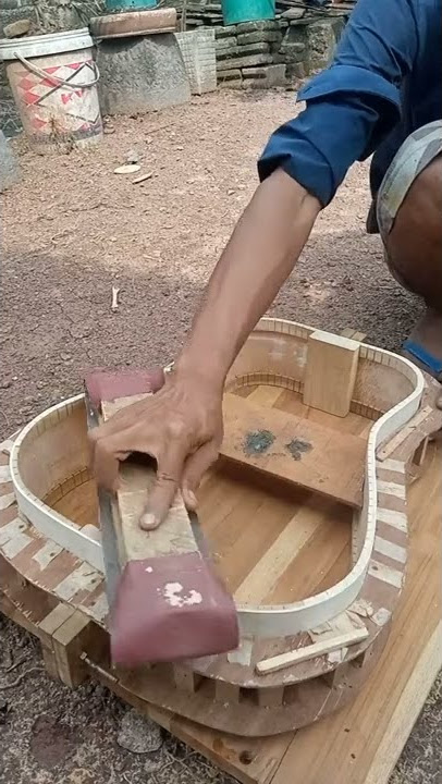 seni membuat gitar
