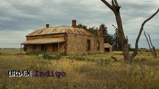 Abandoned Original Australian farm house left for nature to decay/Built between 18601890