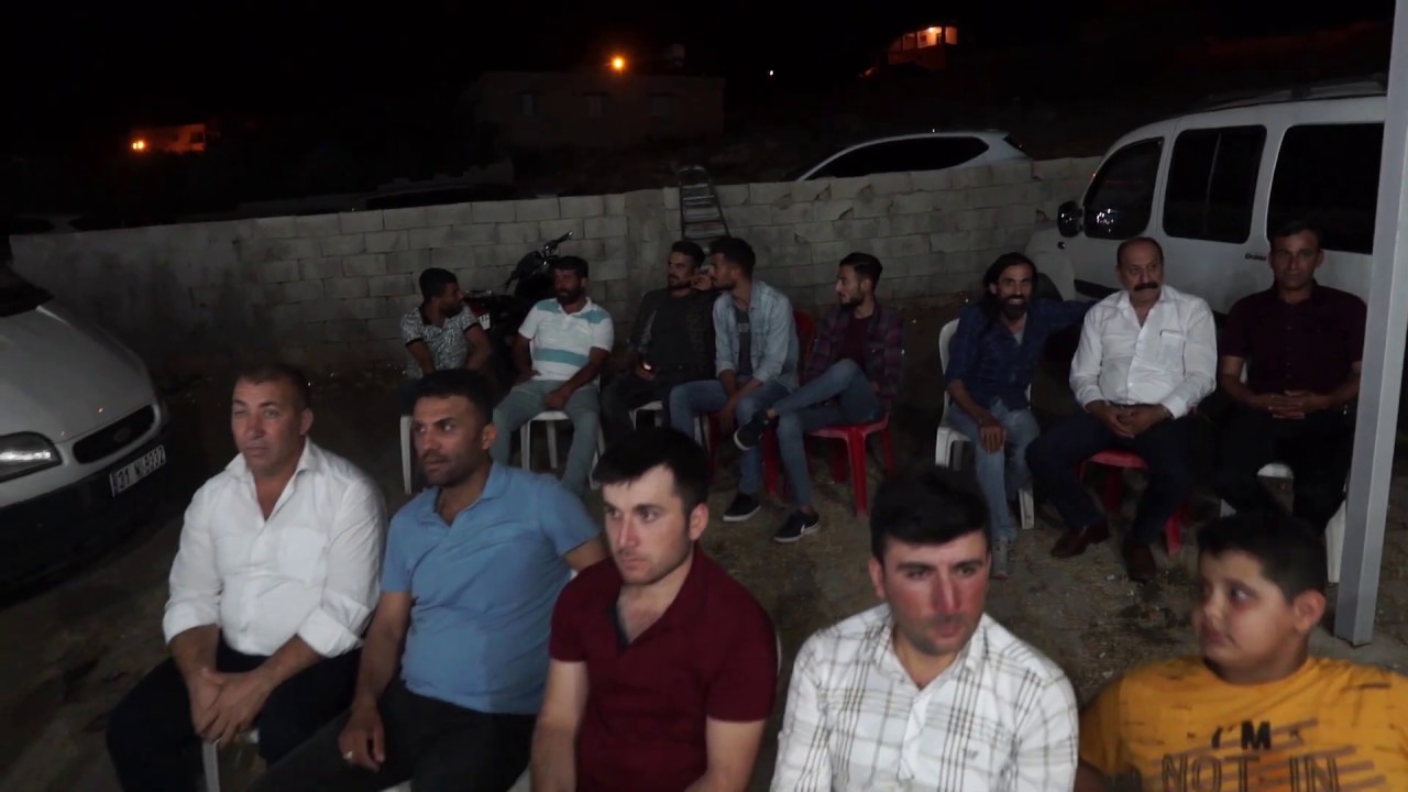 Akif Müzik Sucu Köyü Kartal Ailesi'nin Düğün Gecesi'nde Muhtarların Koptuğu An