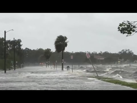 Hurricane Helene makes