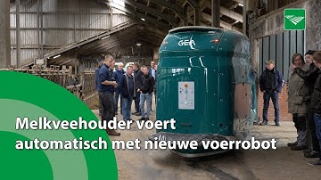 Melkveehouder voert automatisch met nieuwe voerrobot