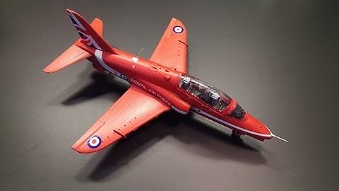 Building a small Bae Hawk Red Arrows (Revell 1:72 kit)