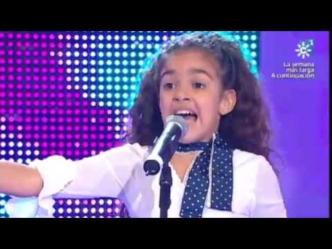 claudia la chispa canta el tema soy gitano del maestro CAMARÓN en menuda noche