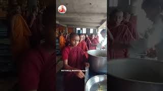 तपोभूमी आंबोडा वर्धा येथे बाल श्रामनेर यांना साकाळ च्या नास्त #buddha #jaybhim #bhanteshilanand
