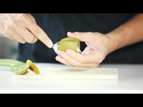 Video: Ako Nakrájať Kiwi
