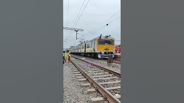 UP Howrah-Barddhaman local via chord.